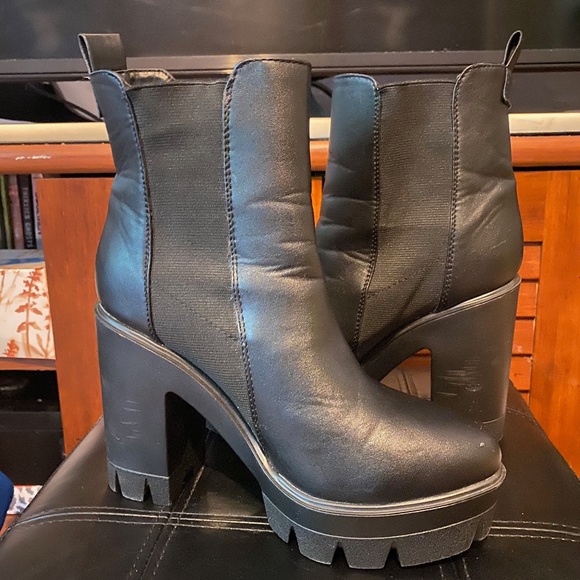 Shoes - Picture 3 of 3